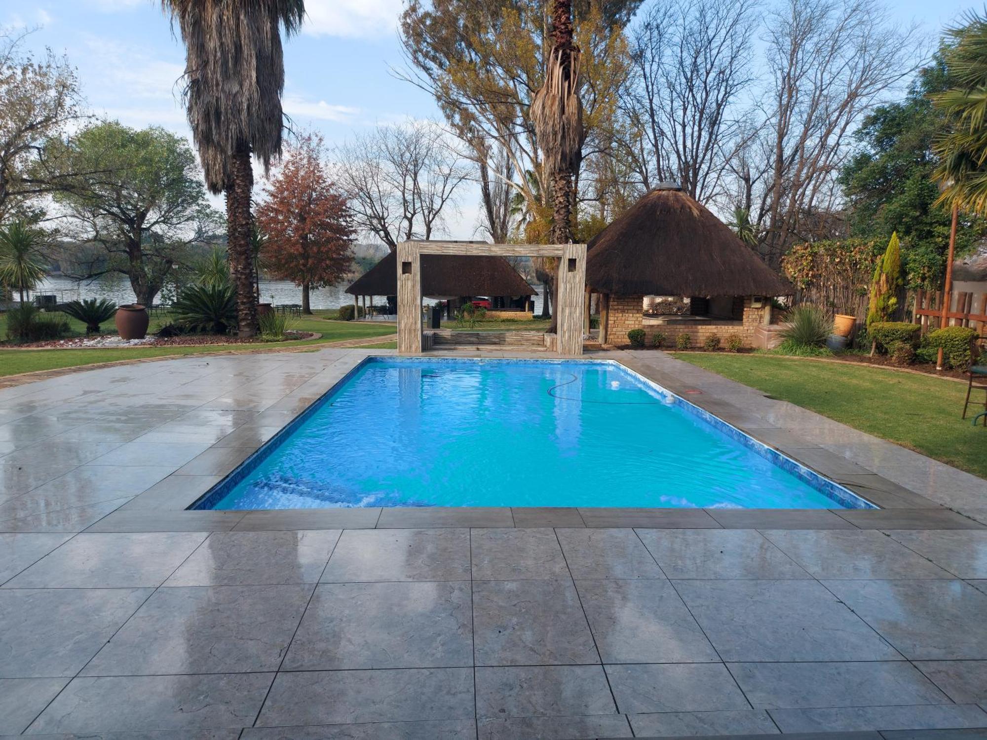Lalamanzi River Lodge Vanderbijlpark Exterior foto